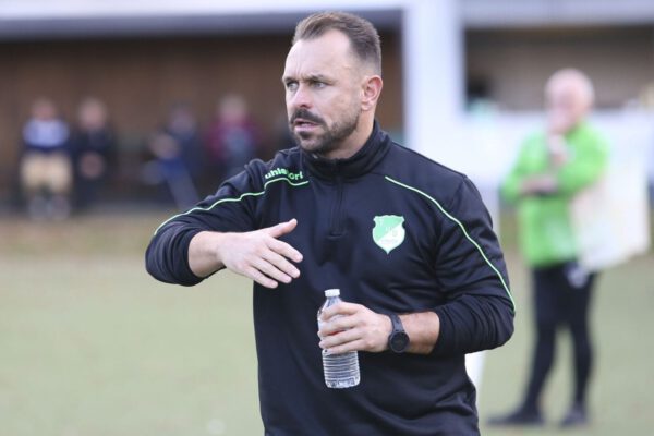 Wir wollten uns in der Bezirksliga etablieren. Dieses haben wir nun geschafft, denke ich. Innerhalb von drei Jahren haben wir die gesamte Palette der Ligen 1 - 3 gespielt und uns schon jetzt etabliert. Aber wir wollen solange es geht im Bezirk mitspielen und dort vernünftig aufzutreten. Mal schauen, vielleicht wechseln wir ja erneut die Gruppe und sehen dann, wie wir uns in einer anderen Liga schlagen