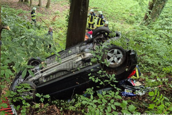 Auto auf dem Dach - Unfall