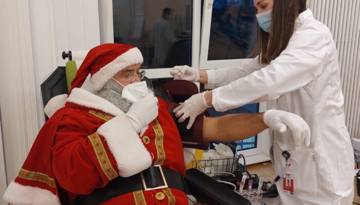 Weihnachtsmann als Blutspender