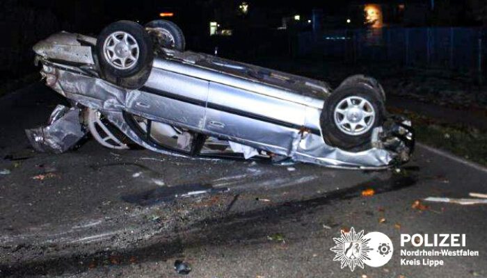 Der Opel Omega wurde total zerstört
Foto: Polizei Lippe